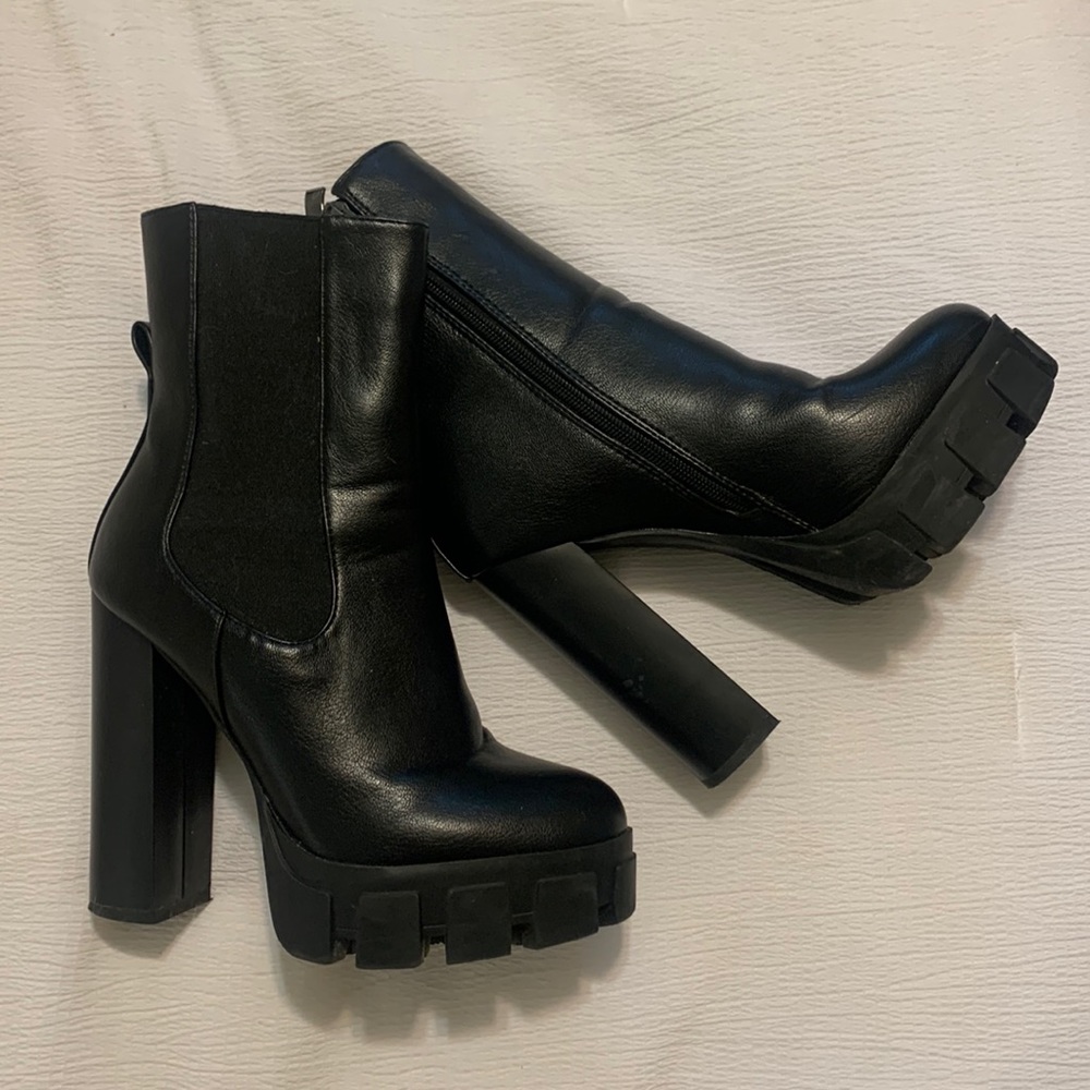 Simmi London size 5 zip up black leather booties